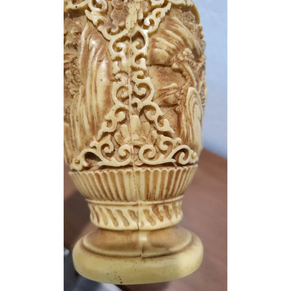 Asian Resin Vase‎